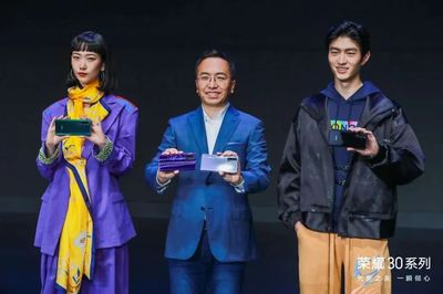 荣耀30系列登场，迈入时尚圈的科技潮牌 自然之美与未来科技的极致交融
